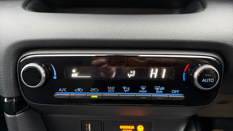 Toyota Yaris 1.5 Hybrid Design 5dr CVT Hybrid Hatchback